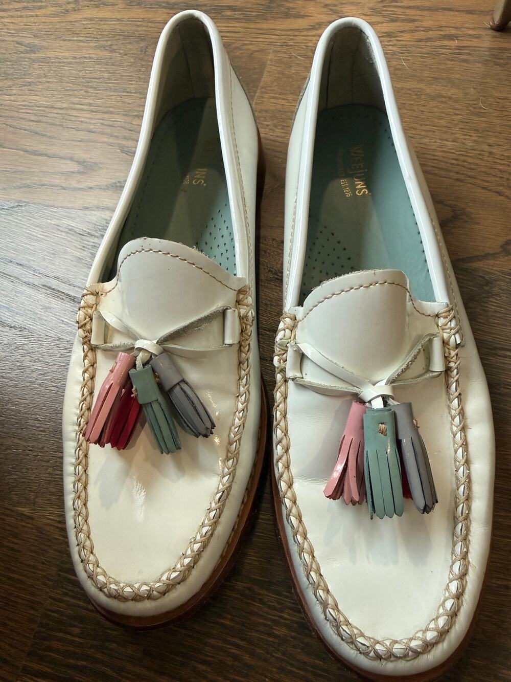 Weejuns Pastel Tassel Shiny Leather Loafers Soft Footbed 8
